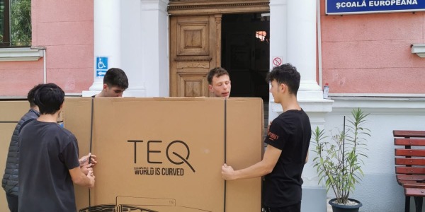 Masa de teqball pentru elevii Liceului pentru Deficienti de Auz din Cluj-Napoca